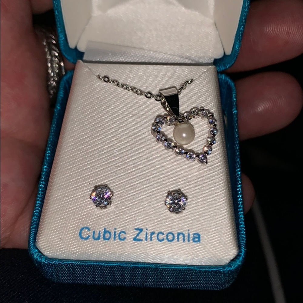 Earring and necklace set